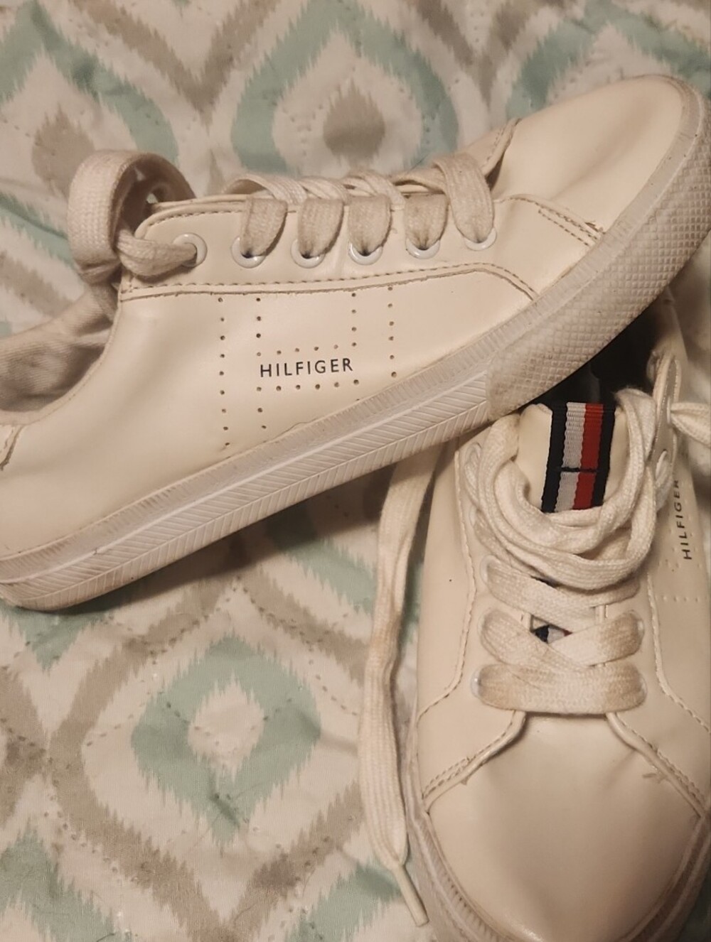 Tommy Hilfiger Off-White Leather Low-Top Sneakers with Flag Accent